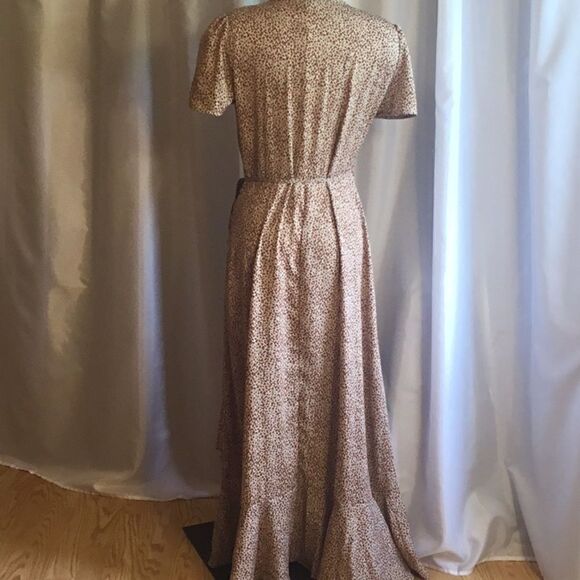 NWOT lightweight wrap style dress in size Med by PRETTY GARDEN - Picture 10 of 14